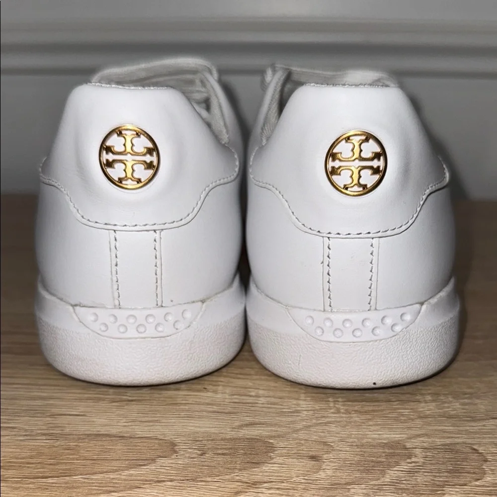 Tory Burch White “Howell Court” W DUST‎ BAG Athletic Shoes Sleek Design Sz 9 EUC